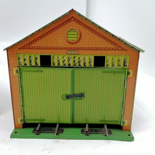 9 - Boxed Hornby engine shed No.1A ~ base slightly distorted and box has slight losses otherwise in good... 