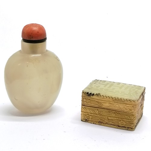 22 - Oriental hand carved hardstone (jade) snuff bottle - 6cm t/w hand carved hardstone jade mounted smal... 