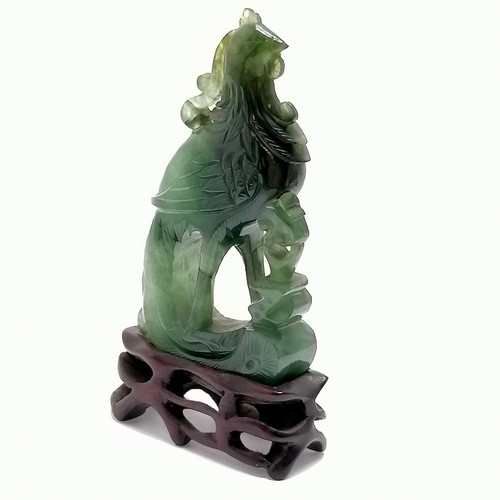 29 - Oriental hand carved hardstone jade cockerel figure on wooden base - 9.5cm total height & no obvious... 