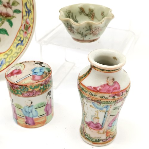 33 - Qty of Chinese Cantonese porcelain inc teapot, pair of baluster vases (8.5cm), lidded cylindrical po... 