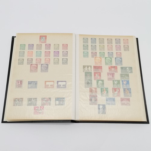 99 - 6 x stamp stockbooks + 2 albums with world collection with predominantly more GB & Germany