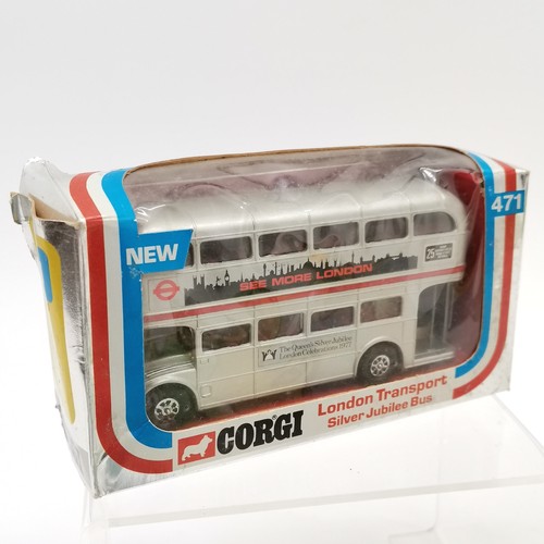 140 - Collection of boxed and unboxed Corgi toys including Land-Rover with horse box with original £2.25 p... 