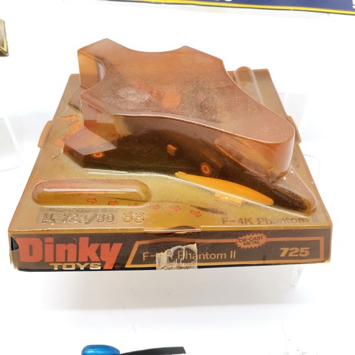 142 - Collection of boxed and unboxed Dinky toys including 725 F-4K Phantom II, 289 Routemaster bus, A.E.C... 