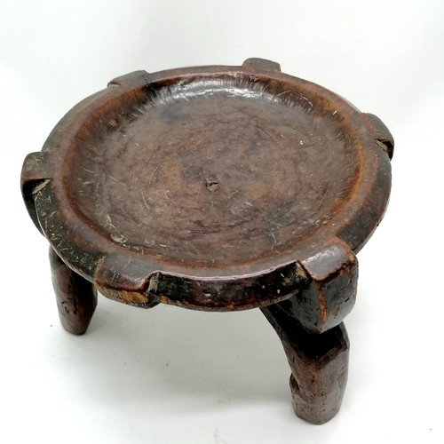 195 - Antique African 3 legged gogo stool (Tanzania) - 31cm diameter x 25cm high & has some surface scuffs... 