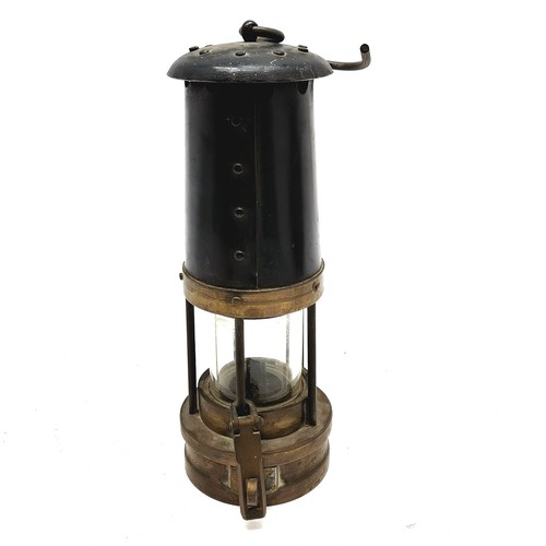 202 - Vintage E Thomas & Williams (Aberdare) GPO miners lamp in brass & steel - 25cm high with no obvious ... 