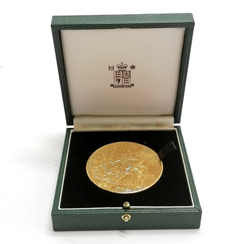 219 - Royal Mint 9ct hallmarked gold St John Centenary medal (900th anniversary) by Matthew Bonaccorsi in ... 