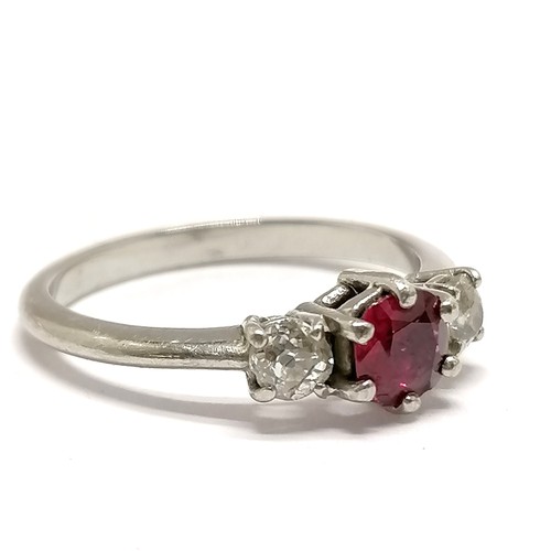 418 - Unmarked platinum ruby / diamond ring - size M & 3.8g total weight