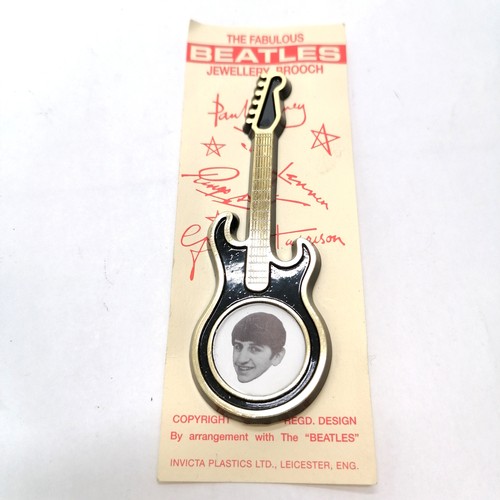 427 - Beatles complete set of 5 x guitar jewellery brooches on original cards by Invicta Plastics Ltd - ca... 