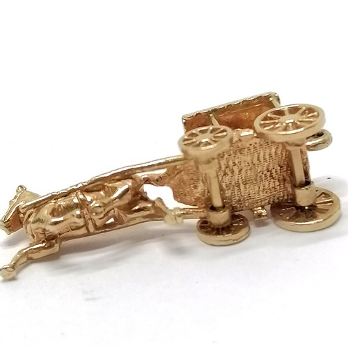 434 - 14ct hallmarked gold horse and carriage charm 3cm long 4.1g