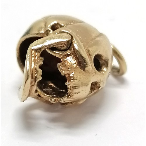 435 - 9ct hallmarked gold skull charm / pendant with articulated jaw 1cm high 2.6g