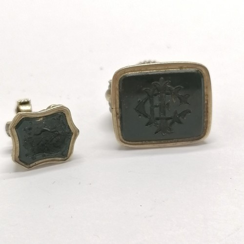 440 - 2 x antique gilt metal bloodstone seals - tallest 2.8cm