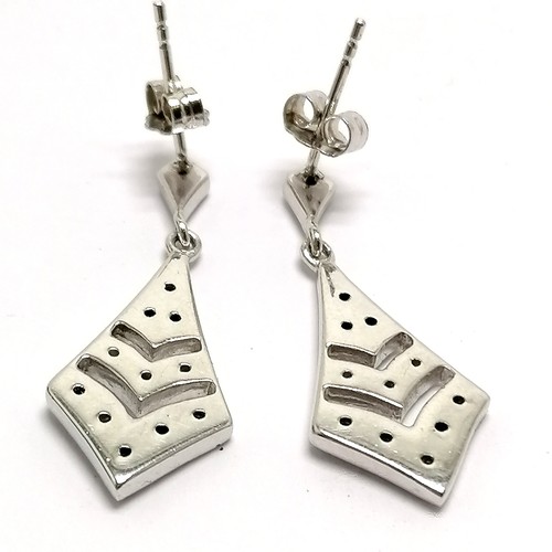 446 - 9ct marked white gold Art Deco style drop earrings set with black & white diamonds - 2.8cm drop & to... 