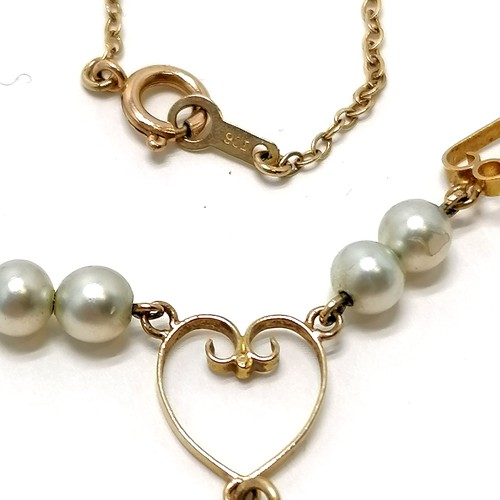 449 - 9ct marked gold necklace with faux pearl detail - 40cm long & total weight 4.8g ~ the pearl drop has... 