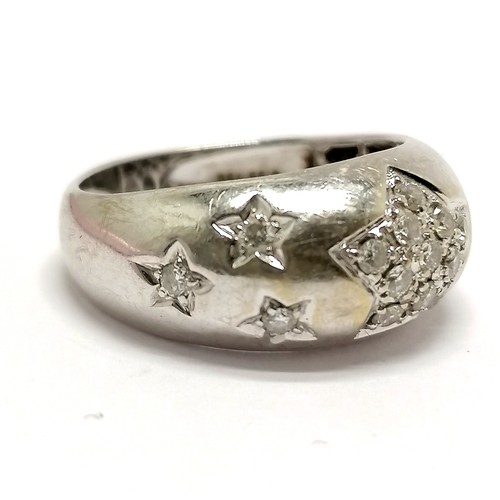 505 - 18ct hallmarked white gold ring with diamond set star design - size N & 5.5g total weight