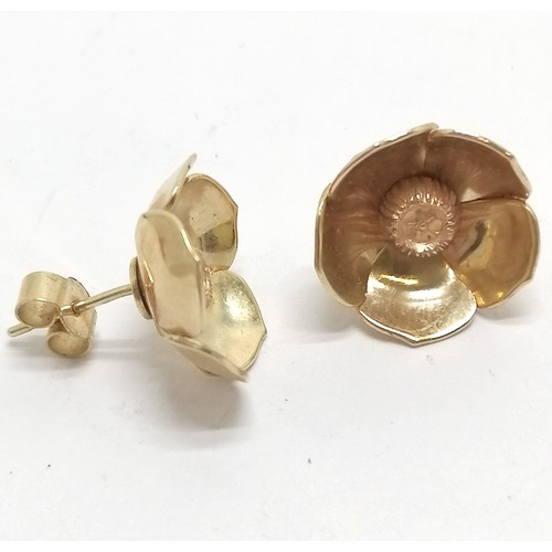 581 - 9ct hallmarked gold open flower design earrings - 1.5cm diameter & 4.2g - SOLD ON BEHALF OF THE NEW ... 