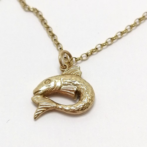 586 - 9ct hallmarked gold fish pendant on a 9ct marked gold 44cm neckchain - 3g - SOLD ON BEHALF OF THE NE... 