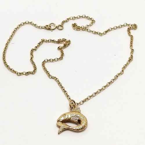 586 - 9ct hallmarked gold fish pendant on a 9ct marked gold 44cm neckchain - 3g - SOLD ON BEHALF OF THE NE... 