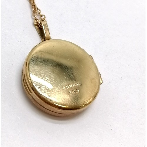 587 - 9ct hallmarked gold locket pendant with engraved detail to front on an unmarked gold 42cm neckchain ... 