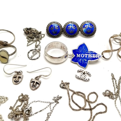 602 - Qty of silver jewellery inc 10 x pendants on chains, 8 x silver rings (3 unmarked), earrings, Swedis... 