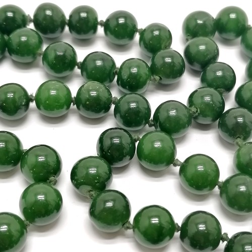 613 - Chinese green nephrite/hardstone knotted bead necklace 72cm long