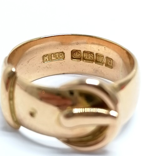 625 - 18ct hallmarked gold buckle ring by H Ltd - size O/O½ & 8.5g