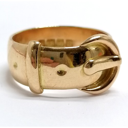 625 - 18ct hallmarked gold buckle ring by H Ltd - size O/O½ & 8.5g