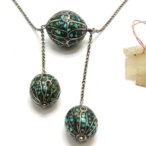 674 - 5 x hand carved jade Chinese buttons (1.2cm square), Unmarked silver & turquoise set bead necklace w... 