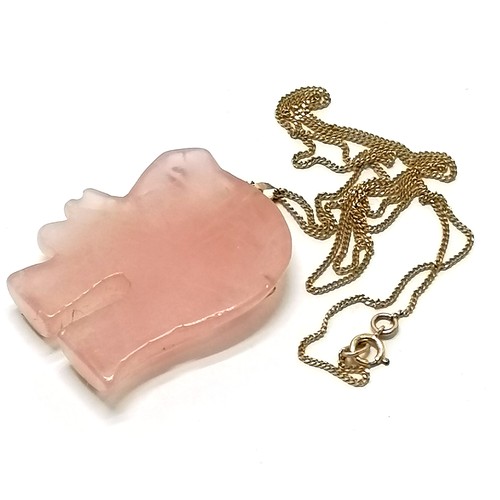 695 - 14k marked gold rose quartz elephant pendant with ruby eye (missing tusk) on a 9ct marked gold 44cm ... 