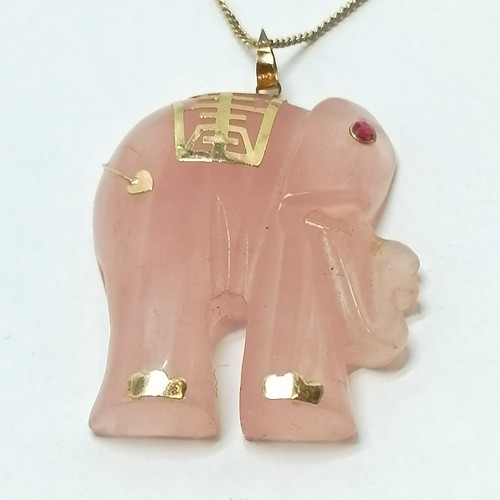 695 - 14k marked gold rose quartz elephant pendant with ruby eye (missing tusk) on a 9ct marked gold 44cm ... 