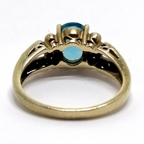 696 - 9ct hallmarked gold diamond & blue stone set ring - size R & 4.1g total weight