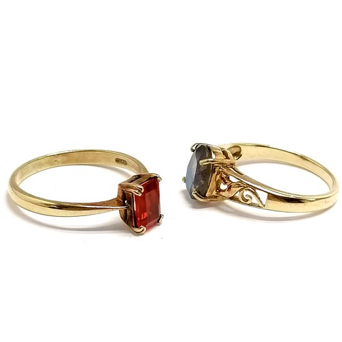 702 - 2 x 9ct hallmarked gold fancy colour stone set rings - size L½ & S (orange stone) & total weight (2)... 