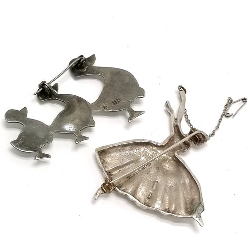 709 - 2 x silver brooches - ballerina (7cm) by D H Phillips (Frederick Massingham) & Mexican 3 ducks - tot... 