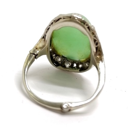 721 - Unmarked white gold Art Deco diamond / cabochon jade stone set ring with unusual hinged (with catch)... 