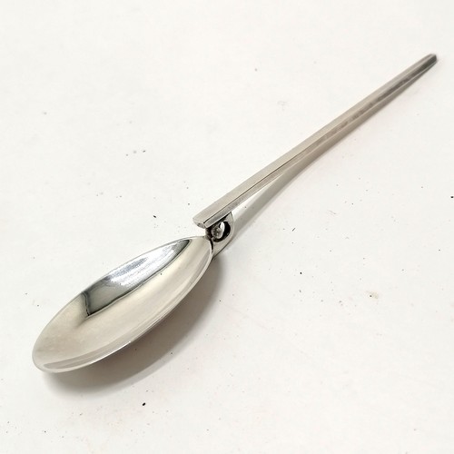 781 - 1954 silver cased Roman style anointing spoon by A E Jones - 18.6g & case 17cm x 6.5cm