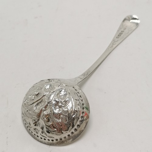 783 - 1830 silver sifting spoon with embossed & pierced detail to bowl which is in the form of a flower wi... 