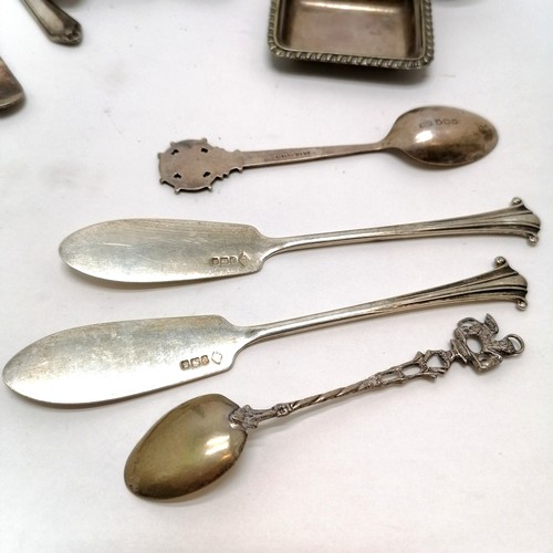 788 - 2 x silver butter knives + 2 x silver teaspoons (60g) t/w qty of silver plated wares inc 1914 tennis... 