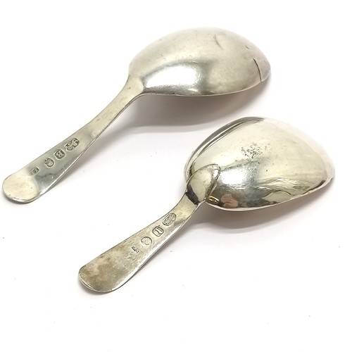 799 - 2 x Georgian silver caddy spoons with bright cut detail - longest 8.5cm and has bowl a/f ~ total wei... 