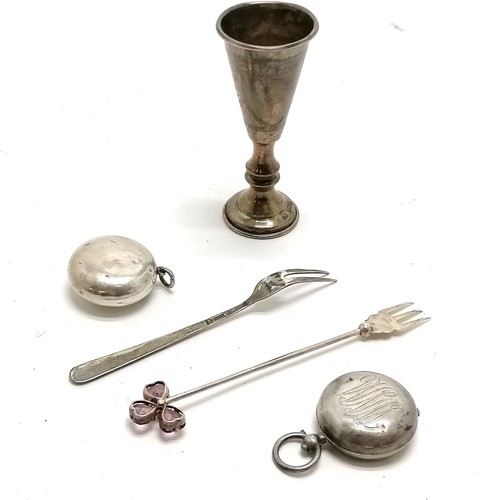 807 - N M Thune (Norwegian) silver enamel pickle fork (10.8cm), silver sovereign case, pill box (both a/f)... 