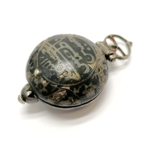 22 - Antique / early unmarked Indian silver niello Qibla pendant with minaret shaped bale & script to the... 