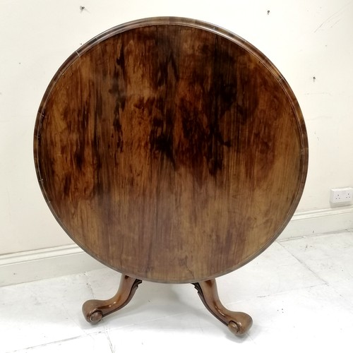 45 - Antique Rosewood circular tip top breakfast table, on tripod base, in good condition, 114 cm diamete... 