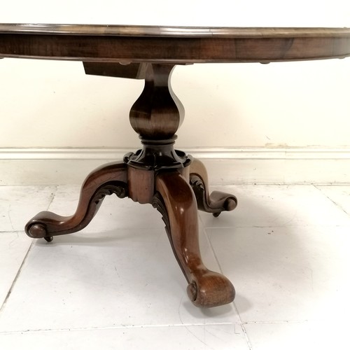 45 - Antique Rosewood circular tip top breakfast table, on tripod base, in good condition, 114 cm diamete... 