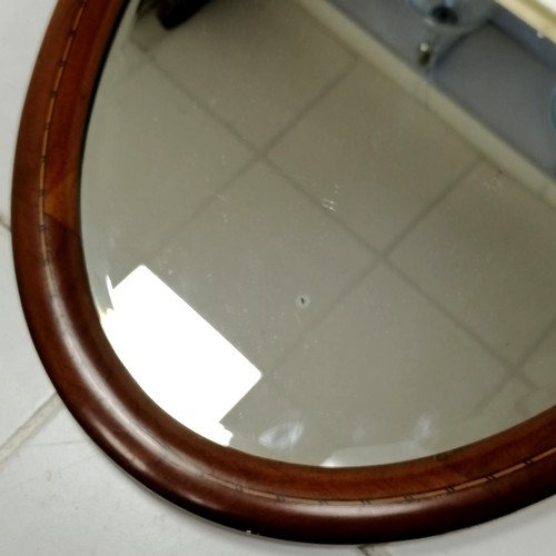 52 - Edwardian mahogany and chequer line inlay oval wall mirror, in good condition, 80 cm wide x 49 cm hi... 