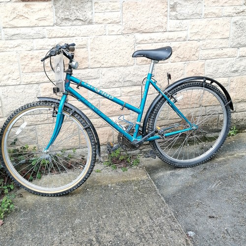 72 - Apollo c1980's mountain bike with owners manuals - 34cm diameter wheels & 102cm high (floor to handl... 