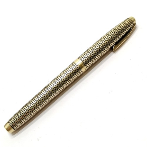 98 - Sheaffer 14k GF Imperial Sovereign diamond design fountain pen (13.1cm) in a Sheaffer retail box