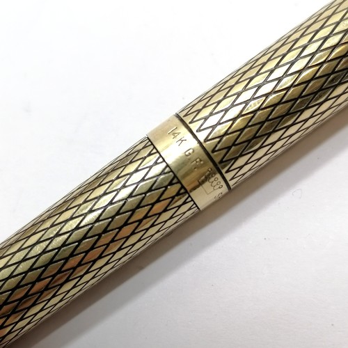 98 - Sheaffer 14k GF Imperial Sovereign diamond design fountain pen (13.1cm) in a Sheaffer retail box