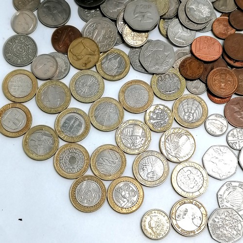 116 - Qty of mostly GB collectable coins inc 21 x 50p's, 20 x £2 coins, banknotes (FV £25) etc in a cash t... 