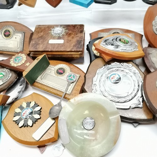 124 - Collection of assorted automobile 1960's-1970's trophy cups, plaques etc, to include Salisbury & Sha... 