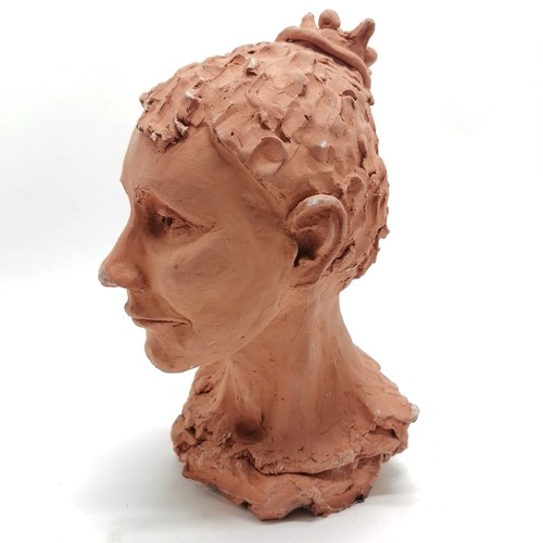 133 - 2 terracotta sculpted heads the biggest 32cm high