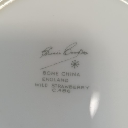 154 - Qty of vintage teaware inc Susie Cooper Wild strawberry, Upsala-ekeby (Sweden), Hornsea etc