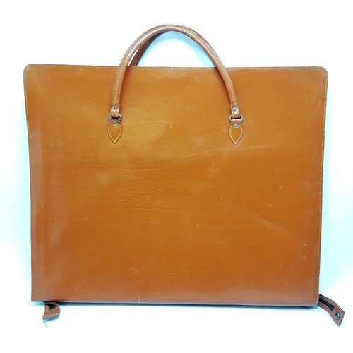 172 - Vintage tan leather portfolio case with zip fastening 70cm x 58cm - in good used condition